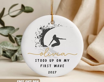 Enfeite de silhueta personalizado com nome personalizado, presente para surfista, lembrança de Natal, primeira onda, viagem à praia, férias tropicais no oceano, lista de desejos