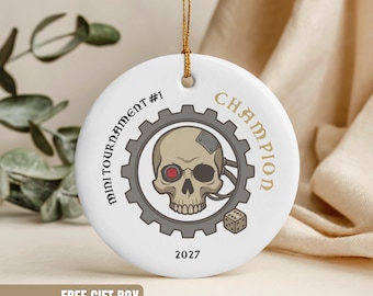 Enfeite de Campeão de Torneio de Jogos de Guerra de Mesa Personalizado com Nome e Ano - Jogo de Dados - Presente Steampunk com Caveira - Lembrança de Natal para Jogos