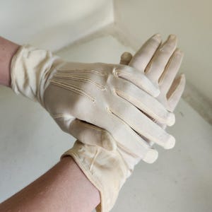 Vintage Antique Lightweight Gloves with Scalloped Edge