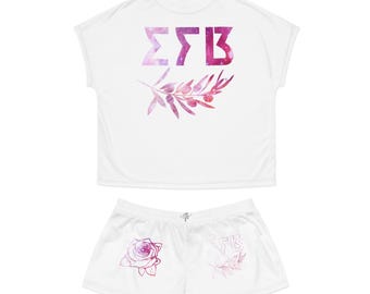 Conjunto de pijama corto con el escudo de Sigma Sigma Beta / Ropa de dormir con letras griegas florales
