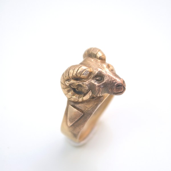 Bague tête de Bélier en bronze doré massif sculptée à la main pour femmes et hommes " Aries"