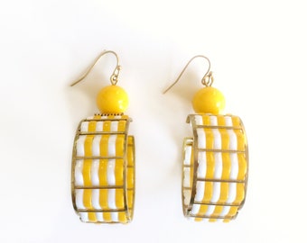 Boucles d'oreille Riviera anneaux Jaune soleil et blanc anneaux tissés à la main