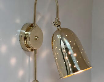 Aplique de pared de latón sin lacar, lámpara con pantalla de campana hecha a mano, iluminación ambiental vintage.