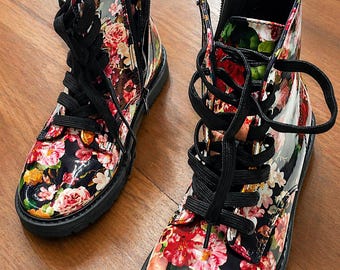 Thereabouts Girls floral combat boots (JCPenney house brand) Size 2 (Excellent Condition)