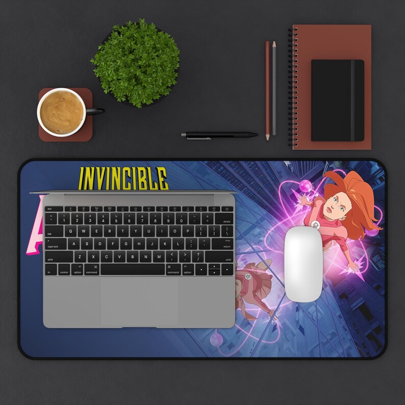 Invincible Atom Eve Schreibunterlage | Superheld Comic Art Mousepad Bild 8