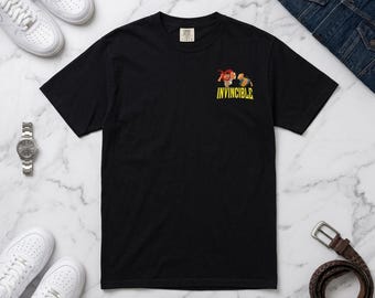 Unbesiegbar Comic Logo T-Shirt | Kleine Brust Grafik, Superhelden Design