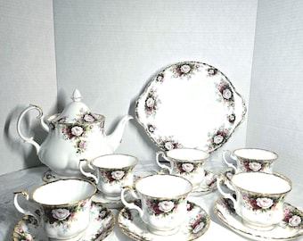 Royal Albert „Celebration“ 15-teiliges Teeservice.