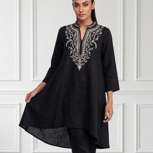 Svart broderad linnekurti, hög låg tunika, långärmad etnisk klädsel, moderiktig A-linjeformad stil