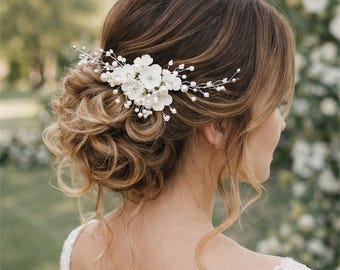 Pettine per capelli da sposa fatto a mano: accessorio da sposa con fiore bianco e perla, fermaglio elegante in stile boho per la sposa.