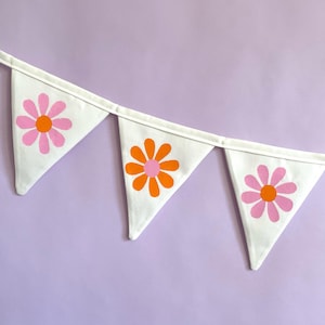 Daisy Garland for Girls Bedroom, Vintage Retro Floral Decor, Daisy Garland for Baby Nursery, Flower Power Bunting Flags, Daisy Room Decor