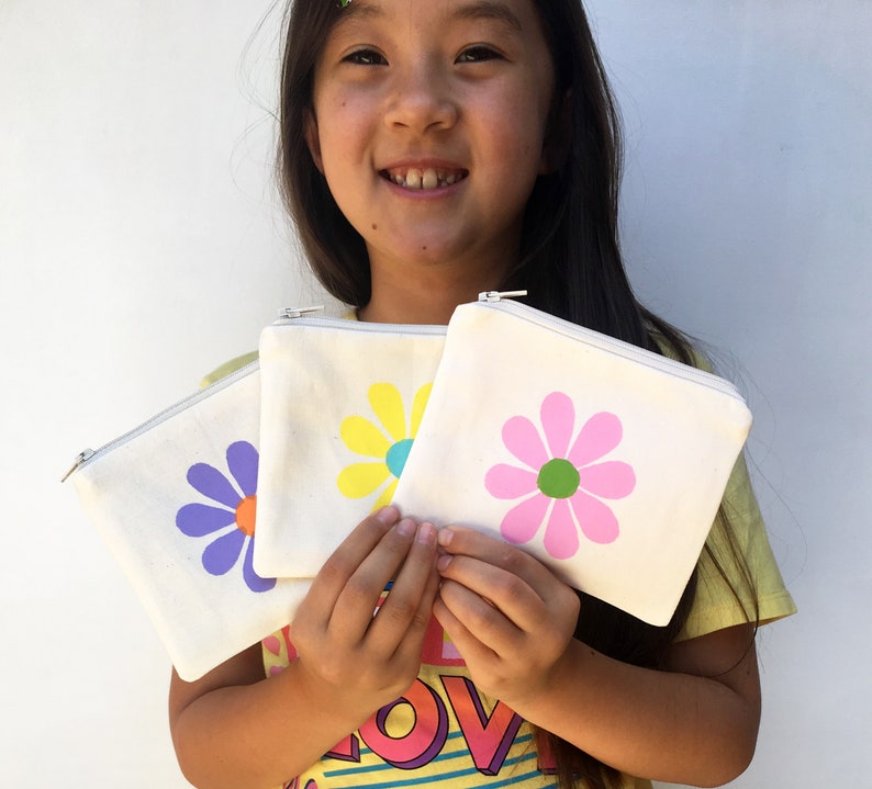 Zipper Pouch Cute Gifts for Girls Girls Gift Ideas for 10 Year Olds Kids Wallet Retro Daisy Coin Purse Small Purse Kids Birthday Gift
