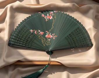富士山と桜の花が描かれた日本の折りたたみ扇子、青とピンクの紙製手