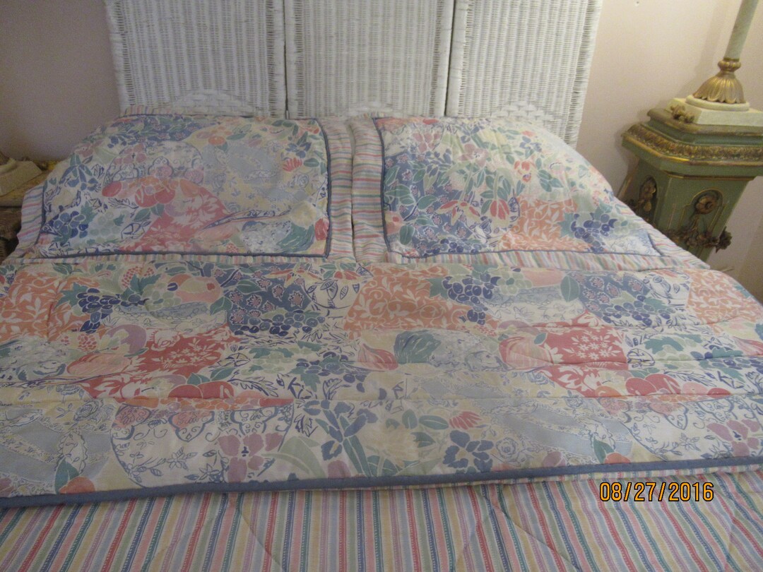Vintage Queen Bedspread 4 Pcs Bed Skirt 2 Pillow Shams & Reversible