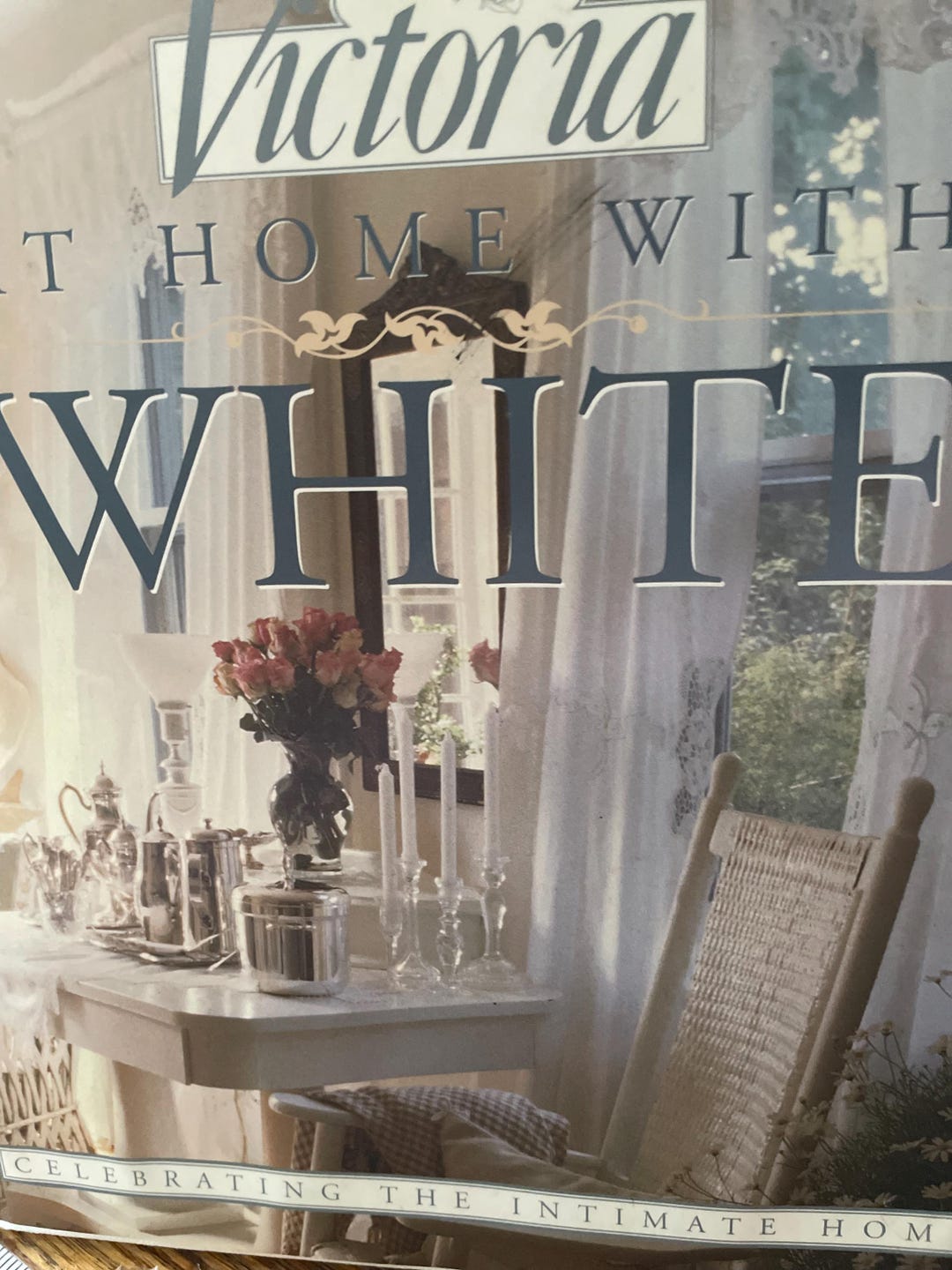 洋書 Victoria At Home With White Victoria at Ome With White Hardcover Book Celebrating the