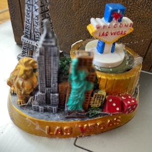 Modelo de bienvenida de Las Vegas, dados de 2 x 3", león, cartas, Estatua de la Libertad, 4 ases, fichas,