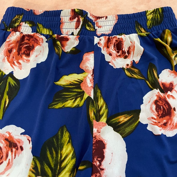 Iman Ladies Pants S Beautiful Royal Blue w magnificent Pink flowers elastic waist Polyester & Spandex 28" waist 2" wide leg bottom 22" New