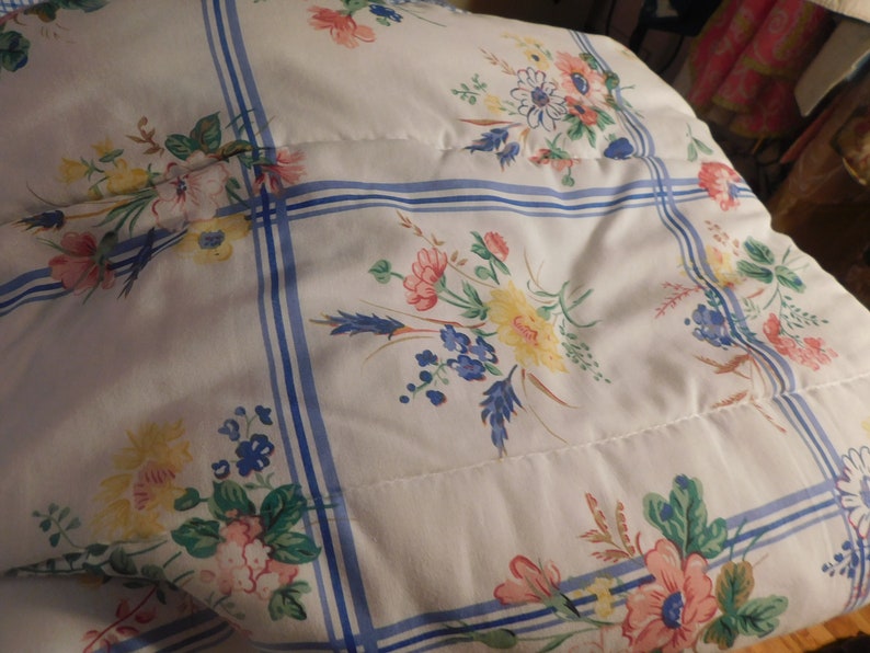 4 pc Twin Bed Set Comforters /& Pillow shams Reversible Floral to gingham check cool and crisp 64w x 80 long each new old stock all cotton
