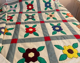 Patchwork quilt hand made made in Rogersville, AL 72 x 84" 6 petal flowers w 4 leaves ea squares 11 x 11" w 2.5" between squares  All cotton