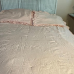 3 Pc Sheet set 1 Queen flat sheet w 2 pillow cases Pink &quot;  Soft Pink cotton filled like a quilt with a ruffled skirt