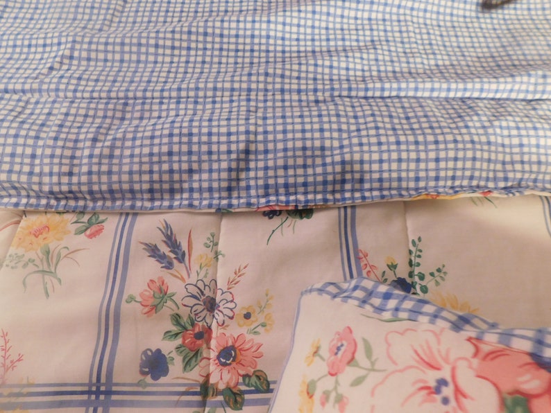 4 pc Twin Bed Set Comforters /& Pillow shams Reversible Floral to gingham check cool and crisp 64w x 80 long each new old stock all cotton