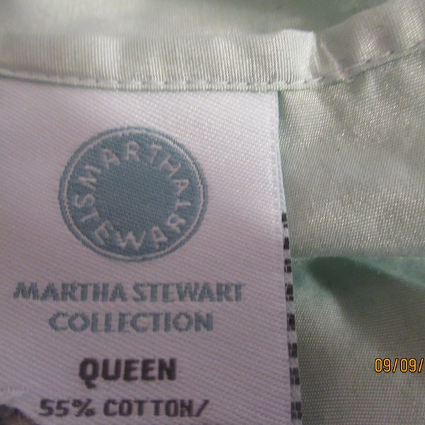 Queen fitted sheet Martha Stewart 14" corners 50 pct cotton 50 % Polyester Nice washed sheet lovely green fitted sheet by Martha Stewart