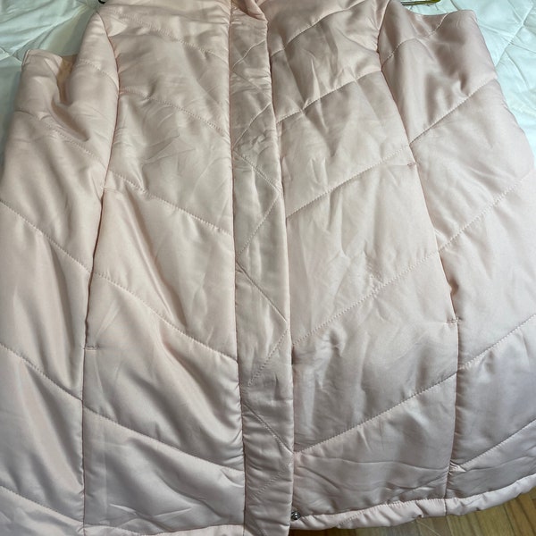 Pretty Pink Vest Quilted, zips upwith snaps inside 3 snaps at side to give more room soft pink size medium  soft pink color cute vest