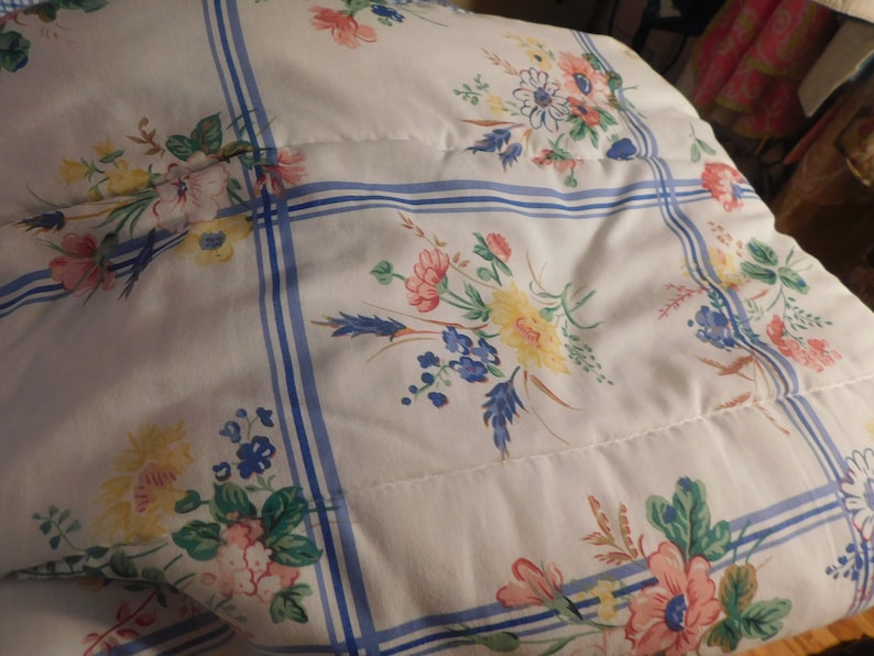 4 pc Twin Bed Set Comforters /& Pillow shams Reversible Floral to gingham check cool and crisp 64w x 80 long each new old stock all cotton