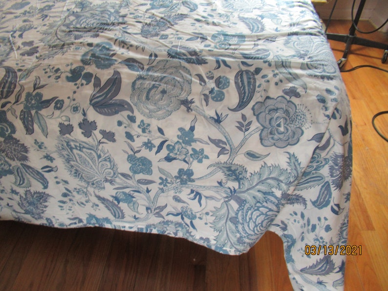Beautiful Duvet Reversible same on both sides Blue /& White large flowers 104 x92 app King size Blanket cover All cotton closes with buttons