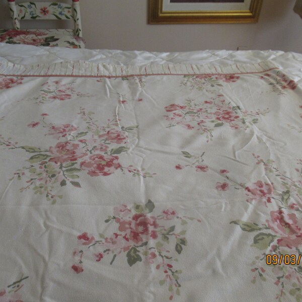 Couverture/drap en flanelle Queen size 80 x 80 " application flanelle de coton blanc w Sprays de fleurs roses partout sur 3 " haut rayé auto-soutenu vintage