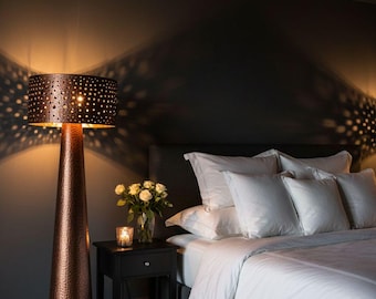 Lampada da terra marocchina in rame / Lampada a stella traforata fatta a mano / Lampada d'ambiente boho / Rame anticato martellato / Arredamento di lusso artigianale per la casa
