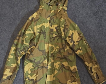 USGI Cold Weather M81 Woodland Goretex Jacket Medium Regular