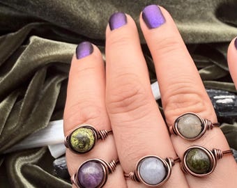 Antiker Kupfer Edelsteinring • Amethyst, Serpentin, Labradorit, blauer Aventurin & Drachenblut Jaspis • Handgemachter Schmuck