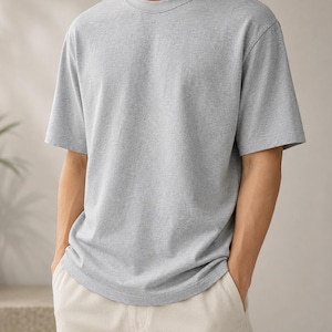 100% katoenen T-shirt van zware kwaliteit, streetwear-stijl, oversized model met boxy pasvorm en verlaagde schouders.