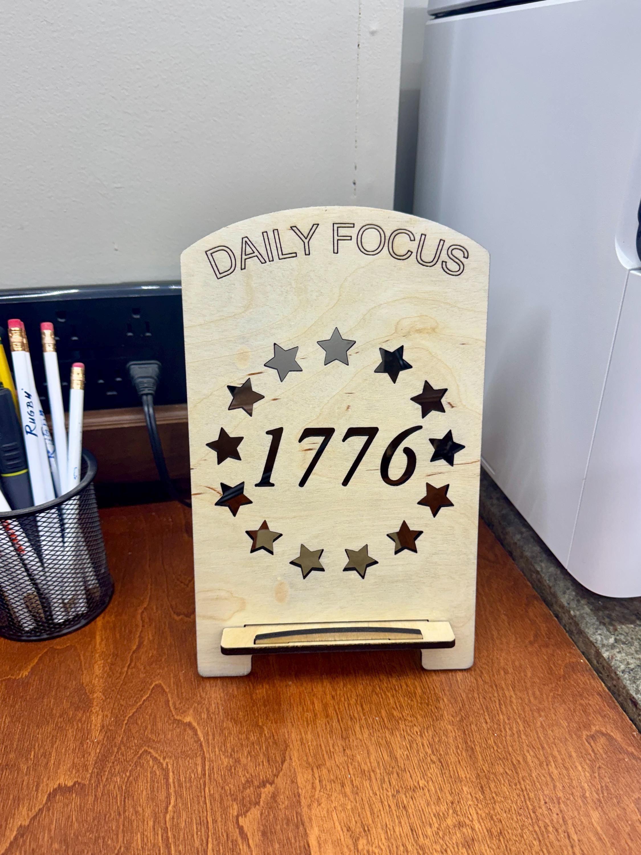 Picture Display Stand 1776 Picture Display Stand Easel Photo Holder Natural Wood Desk Décor ...