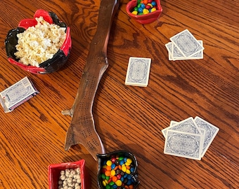 Von Hand gefertigte individuelle Schalen in Kartenform