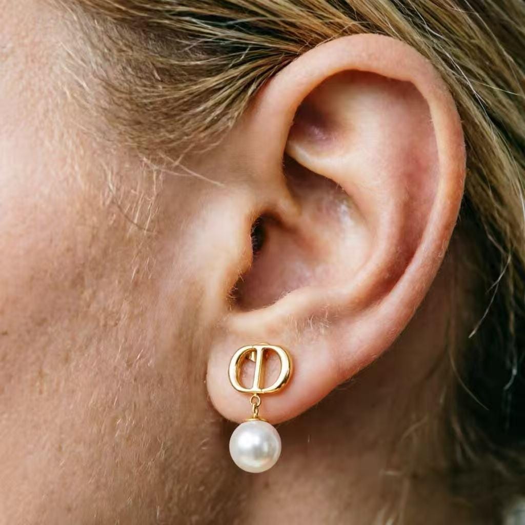FENDI ゴールドフープイヤリング Fendi hoop earrings - Etsy 日本