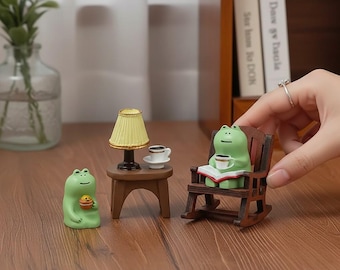 Retro Resin Frog Figurine, Miniature Reading Animal, Vintage Desk Ornament