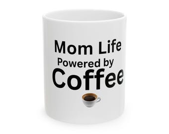 Taza de cerámica divertida con la frase "La vida de mamá se impulsa con café" (11 oz y 15 oz).