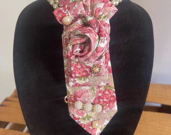 Embellished Neck tie floral necklace