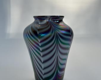 Signed Mt St Helens Volcanic Ash Art Glass Vase, Emerald City Seattle, Iridescent Pulled Feather Design, 1980s Studio Glass