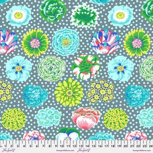 August 2022 Kaffe Fassett Brandon Mably - Big Blooms Pastel - PWGP091.PASTEL  823