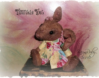 PDF EPattern  to make 11 inch 'Twinkle Toes'   Vintage Style Viscose or Mohair Rabbit  by Artist KarynRuby