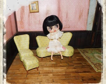 Sofá serpentino, sillón con respaldo alto y otomana Star Higgins Artisan de segunda mano a escala 1:6 para muñeca Blythe de 30 cm.