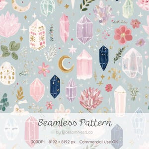 Könnte beinhalten: Ein nahtloses Muster mit Illustrationen verschiedener Kristalle, rosa Lotusblüten, goldenen Mondsicheln und kleinen grünen Zweigen auf hellblauem Grund. Der Text lautet Seamless Pattern by BlossomNestLab 300DPI 8192 x 8192 px.
