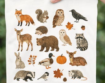 PNG de animales del bosque otoñales, diseño de camiseta vintage de vida silvestre, gráfico de animales del bosque otoñal, ilustración de zorro, oso, ciervo, búho y mapache