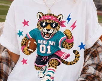 Leopard Football PNG, Mascota Leopards PNG, Diseño de Camiseta con Mascota de Fútbol, Gráfico de Fútbol para Día de Partido, Temporada de Fútbol PNG, Espíritu Escolar PNG