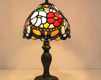 Lampada Tiffany Rose Medallion / Illuminazione soffusa e ambientale / Lampada da tavolo artistica in vetro / Elegante complemento d'arredo