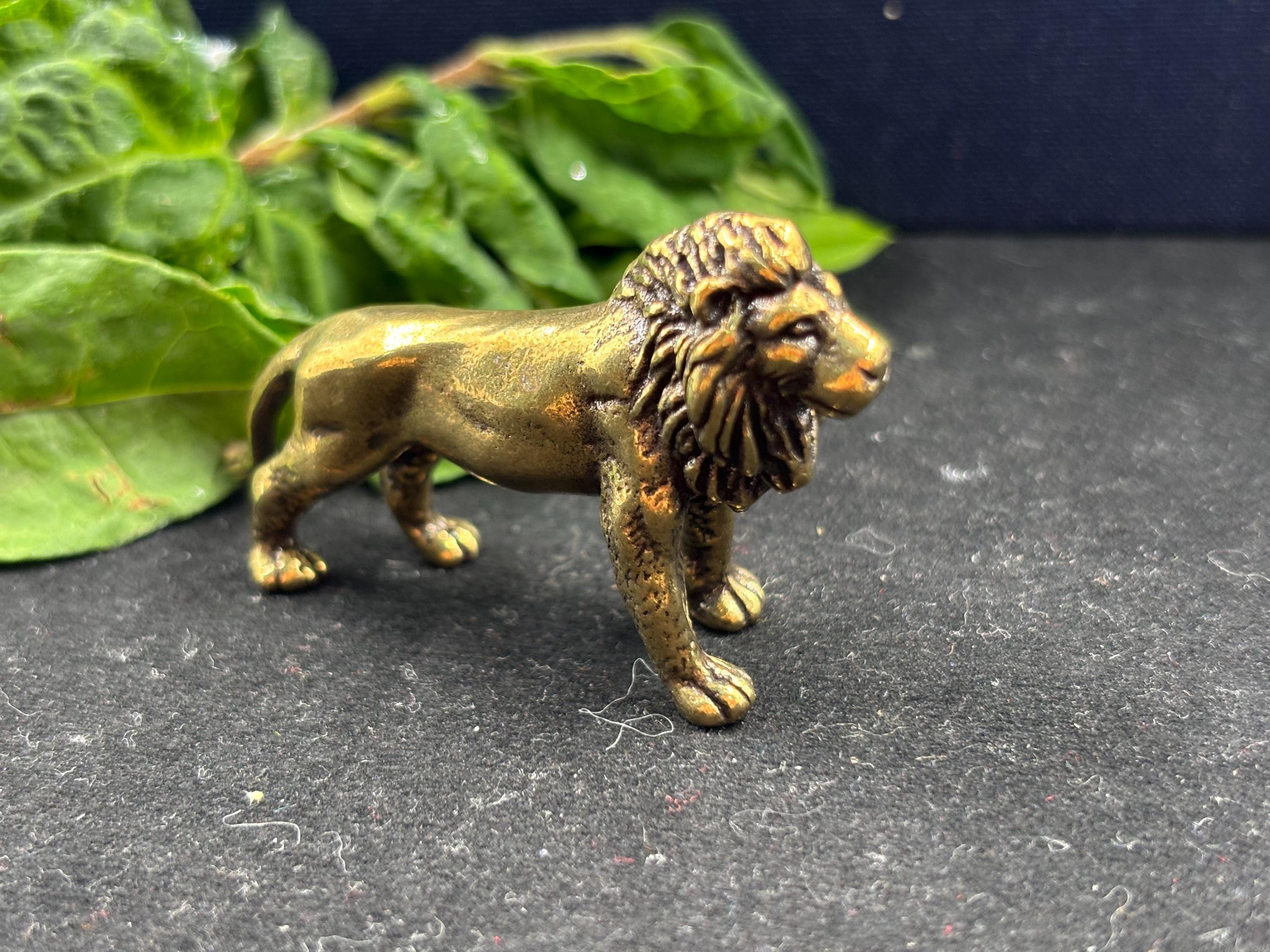 真鍮の獅子像 真鍮製 Brass Lion Figurine - Etsy 真鍮の獅子像 真鍮製 Brass Lion Figurine - Etsy