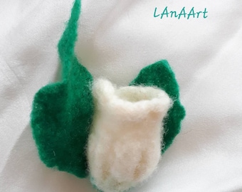 SALE - Brooch small white flower with two leaves, felted brooch pin, handmade wool felt, gift for her, merino, clothes scarf decoration