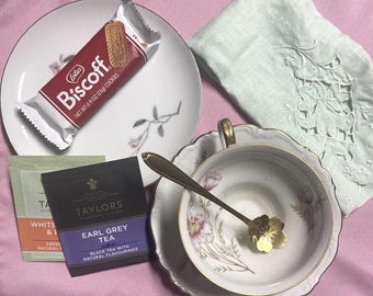 Vintage Teacup Gift Box – Bone china teacup & surprise curated for you!